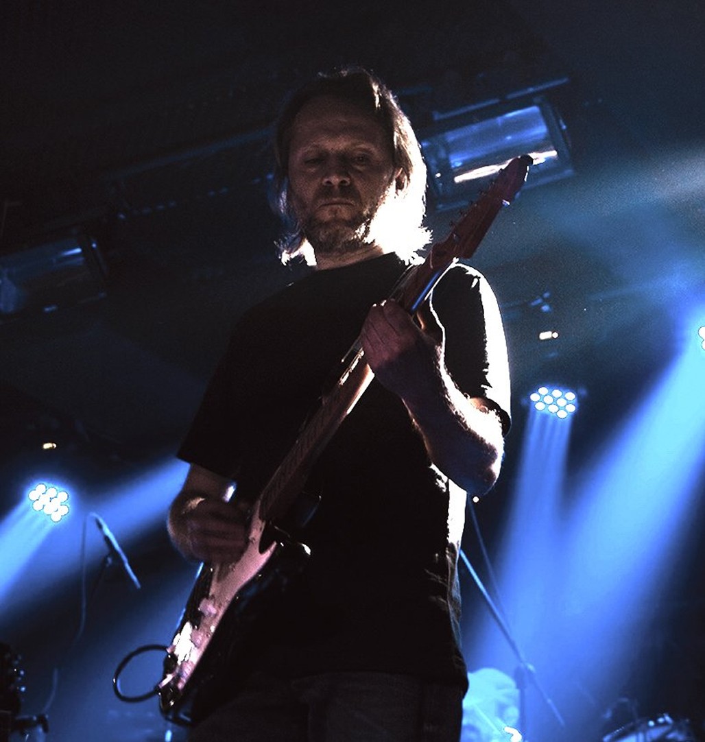 Barış Kıran playing guitar on stage